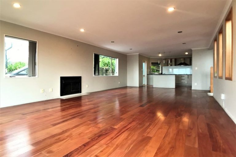 Photo of property in 16 Mcfetridge Place, Hillcrest, Auckland, 0627