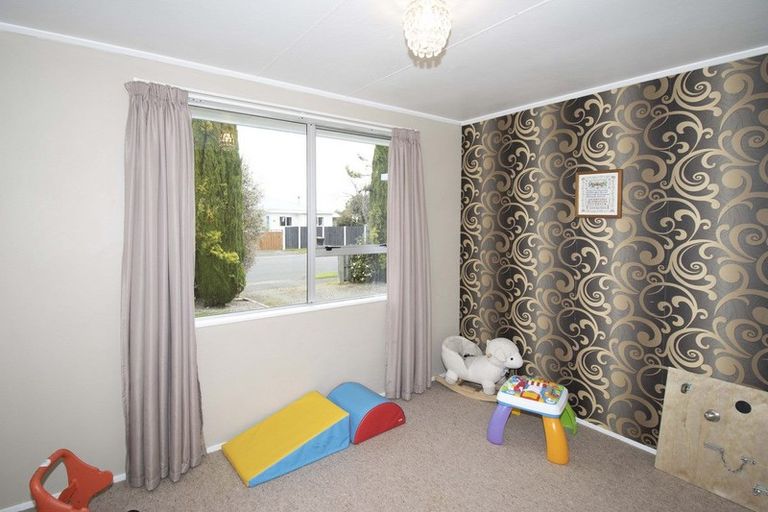 Photo of property in 22 Kupe Drive, Carterton, 5713