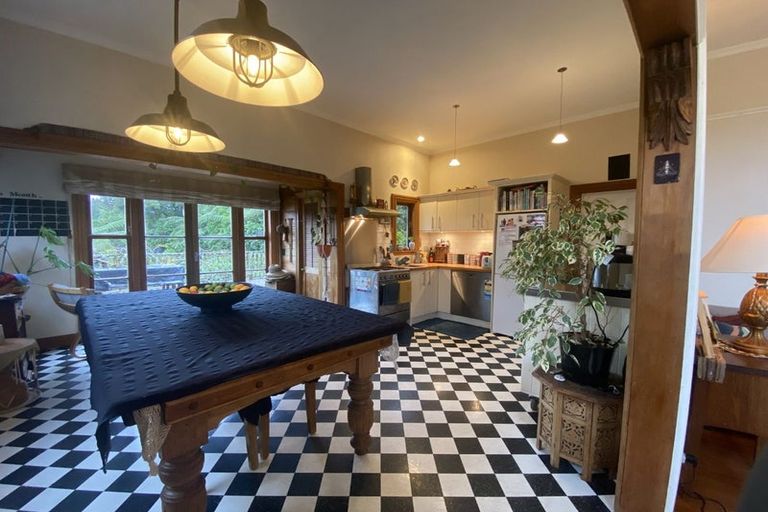 Photo of property in 1 Maungaraki Road, Korokoro, Lower Hutt, 5012