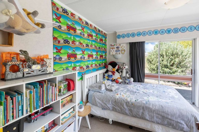 Photo of property in 61 Abraham Crescent, Milson, Palmerston North, 4414