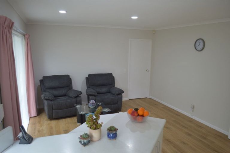 Photo of property in 47 Palmcrest Grove, Highland Park, Auckland, 2010