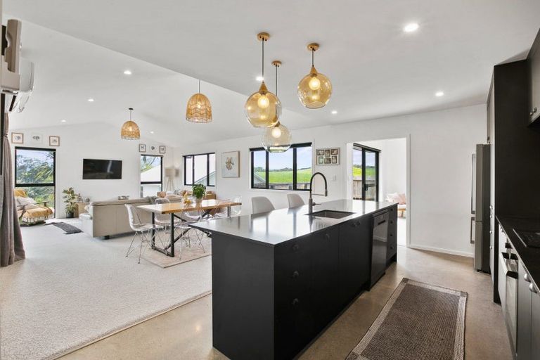 Photo of property in 100 Carthew Street, Okato, 4335