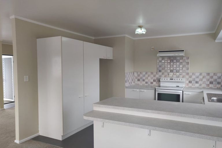 Photo of property in 2/65 Golf Road, New Lynn, Auckland, 0600