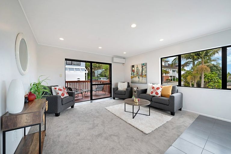Photo of property in 1/86a West Drive, West Harbour, Auckland, 0618