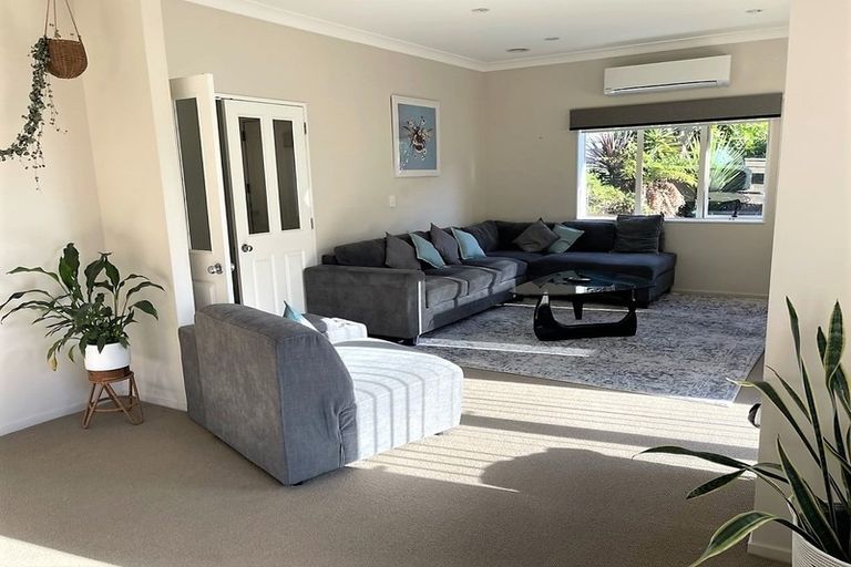 Photo of property in 211 Westchester Drive, Churton Park, Wellington, 6037