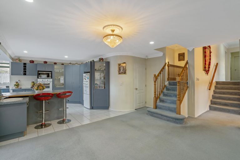 Photo of property in 12 Pistachio Place, Goodwood Heights, Auckland, 2105