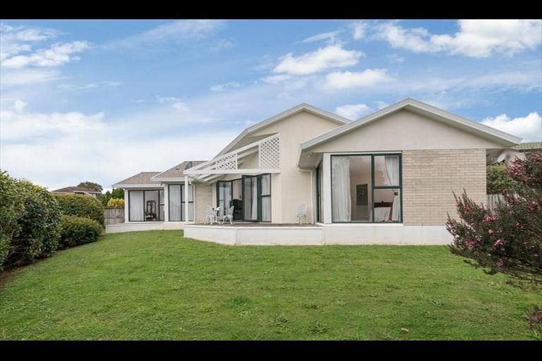 Photo of property in 6 Sharples Place, Somerville, Auckland, 2014