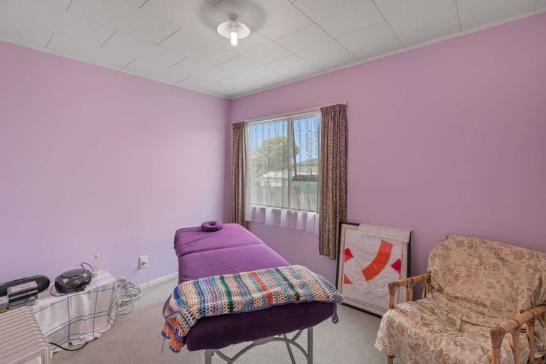 Photo of property in 84 Sykes Road, Weymouth, Auckland, 2103