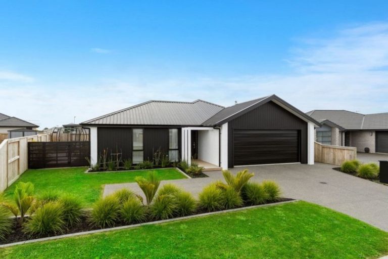 Photo of property in 23 Rotomanu Place, Pyes Pa, Tauranga, 3112