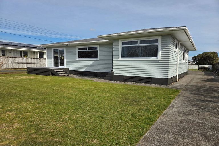 Photo of property in 11 Truby King Street, Merrilands, New Plymouth, 4312