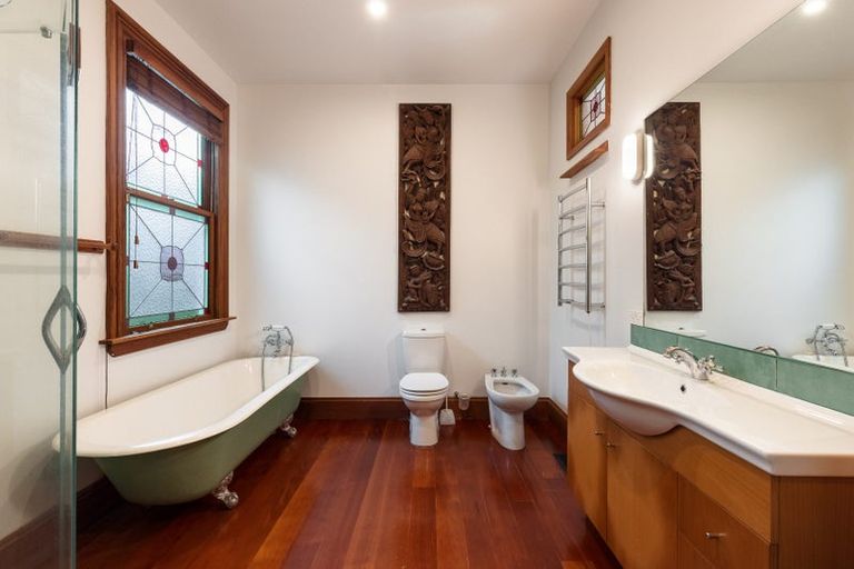 Photo of property in 24 Moir Street, Mount Victoria, Wellington, 6011