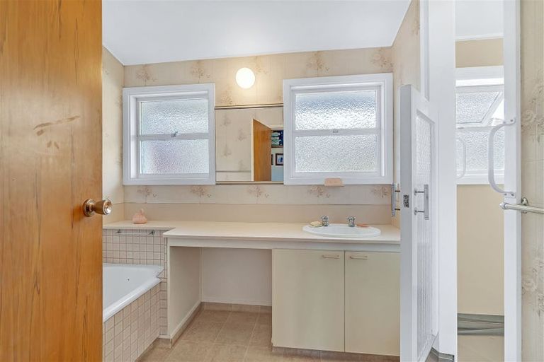 Photo of property in 11 Tuirau Place, Ilam, Christchurch, 8041