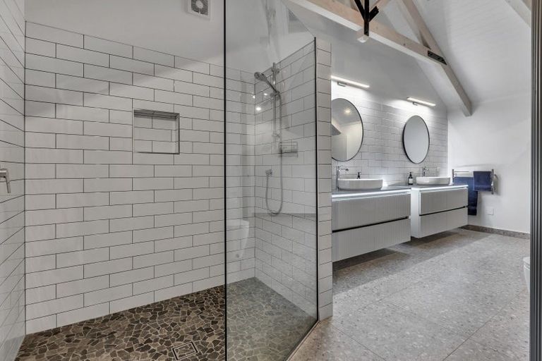 Photo of property in 13 Waitemata Drive, One Tree Point, 0118