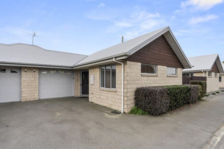 Photo of property in 2/194 Waimairi Road, Ilam, Christchurch, 8041