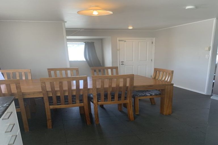 Photo of property in 2/4 Etherton Drive, Weymouth, Auckland, 2103