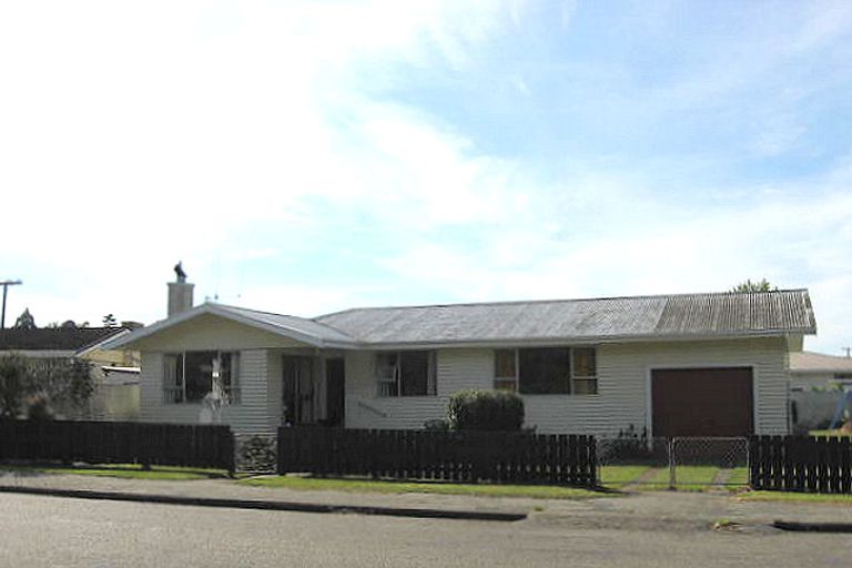 Photo of property in 9 Hillary Street, Waimate, 7924