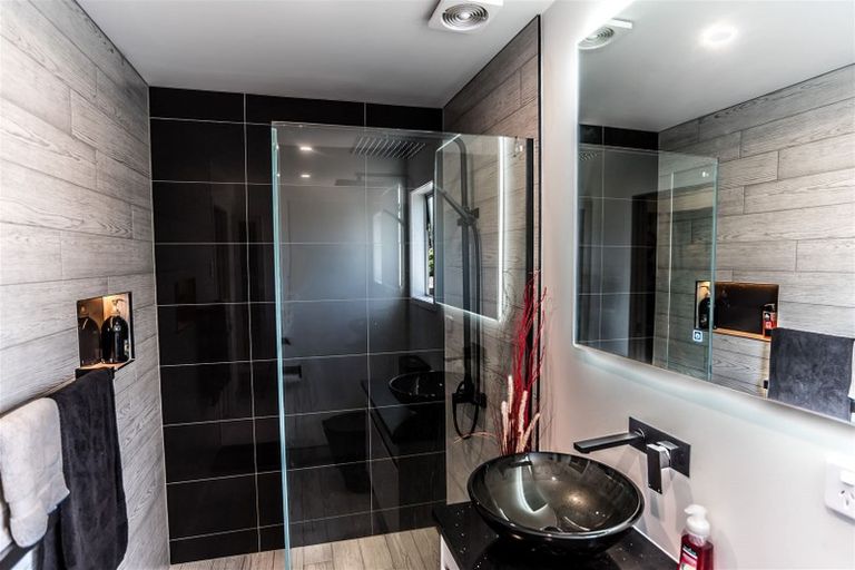 Photo of property in 21b Brian Crescent, Stanmore Bay, Whangaparaoa, 0932