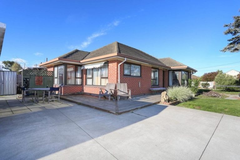 Photo of property in 15 Bournemouth Crescent, Aranui, Christchurch, 8061