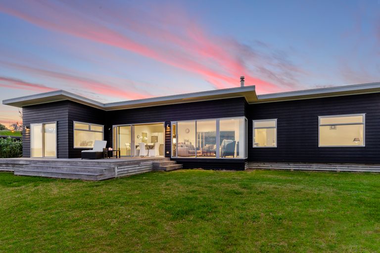 Photo of property in 22 Wonderview Road, Leigh, 0985