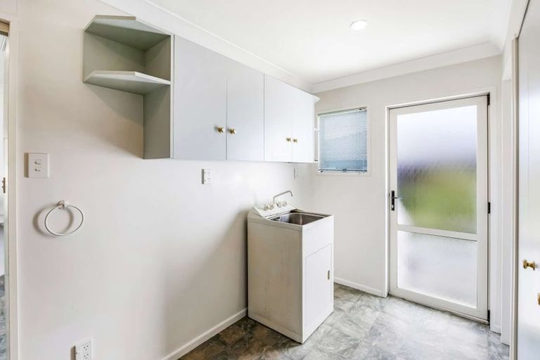 Photo of property in 43 Aotea Crescent, Gore, 9710