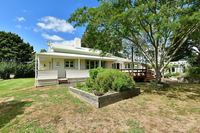 Photo of property in 2059 State Highway 16, Helensville, 0875