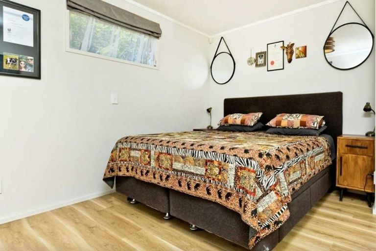 Photo of property in 16 Woodglen Road, Glen Eden, Auckland, 0602