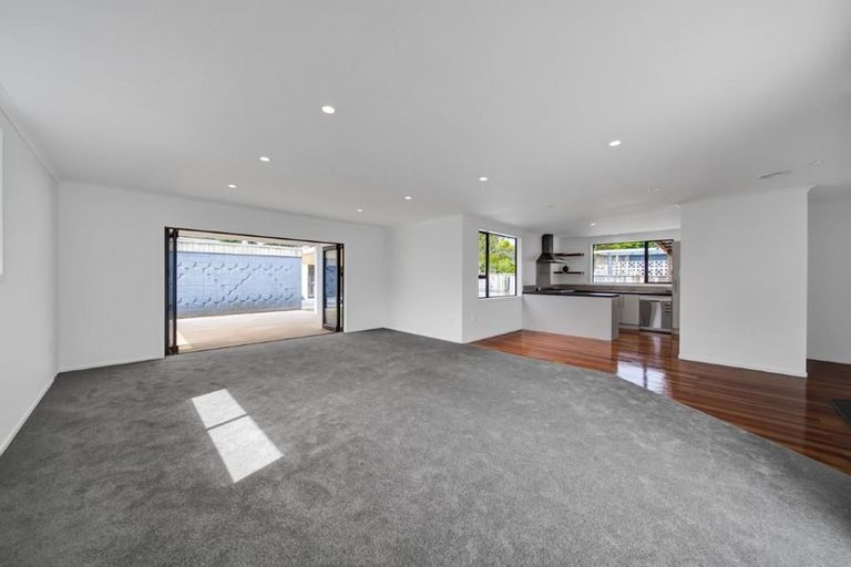 Photo of property in 14 Bromley Place, Westown, New Plymouth, 4310