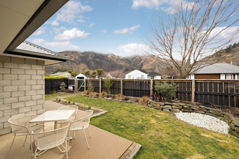 Photo of property in 2 Sew Hoy Lane, Arthurs Point, Queenstown, 9371