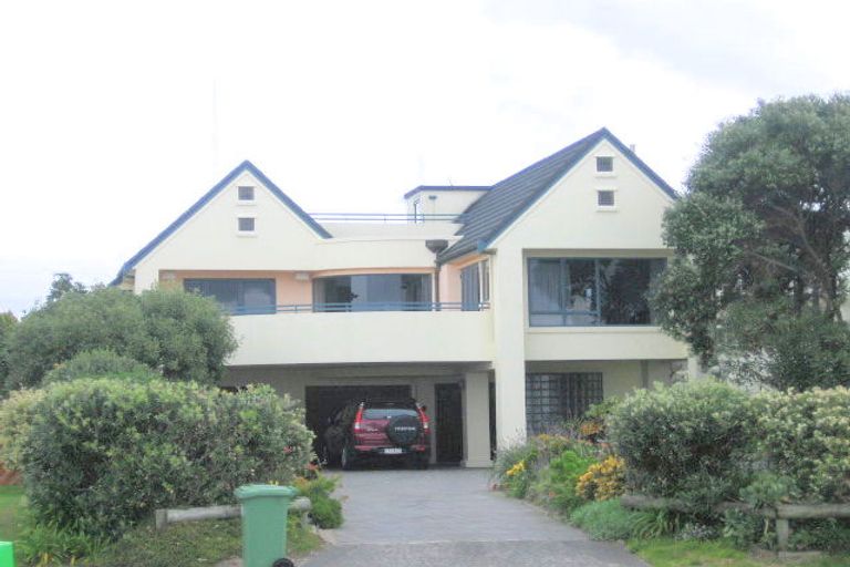 Photo of property in 190 Marine Parade, Mount Maunganui, 3116