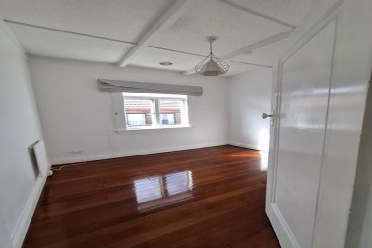 Photo of property in 1/12 Golf Road, New Lynn, Auckland, 0600