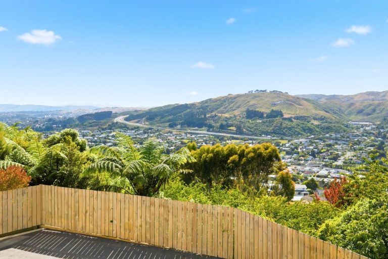 Photo of property in 6a Chastudon Place, Tawa, Wellington, 5028