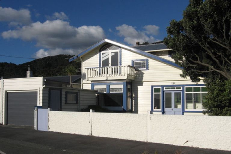 Photo of property in 141 Marine Parade, Eastbourne, Lower Hutt, 5013