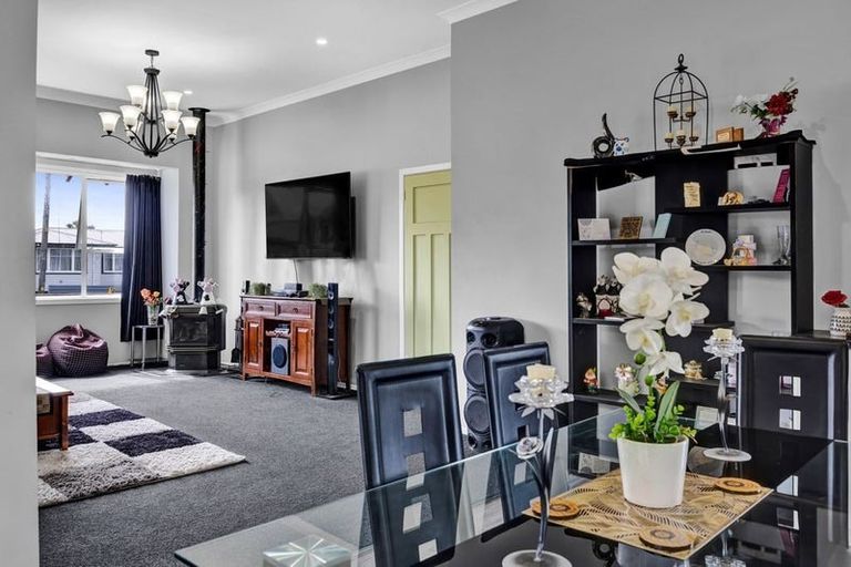 Photo of property in 11 Preston Street, Eltham, 4322