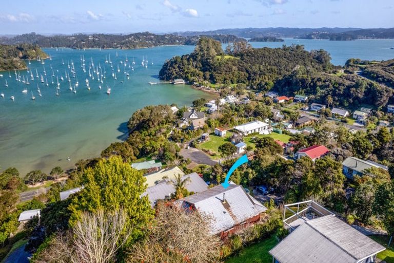 Photo of property in 18 Brind Road, Russell, 0202