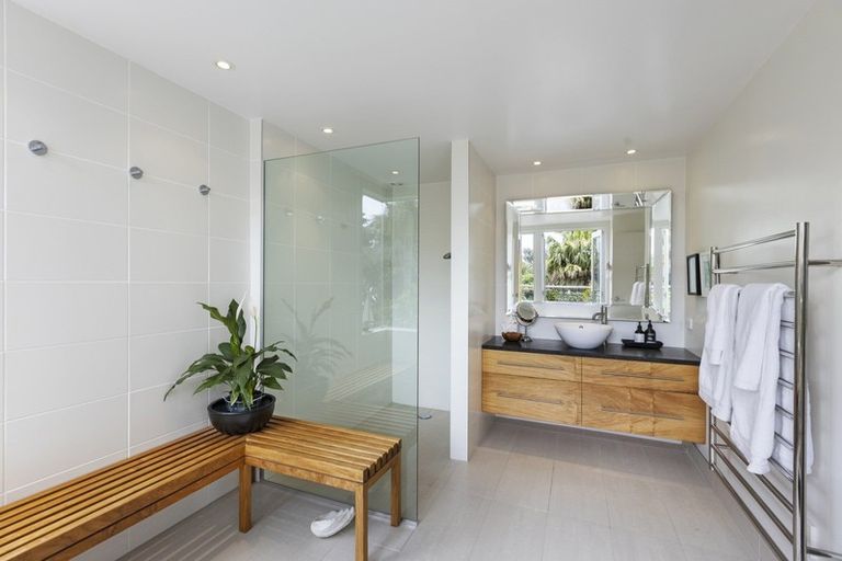 Photo of property in 100 Cornwallis Road, Cornwallis, Auckland, 0604