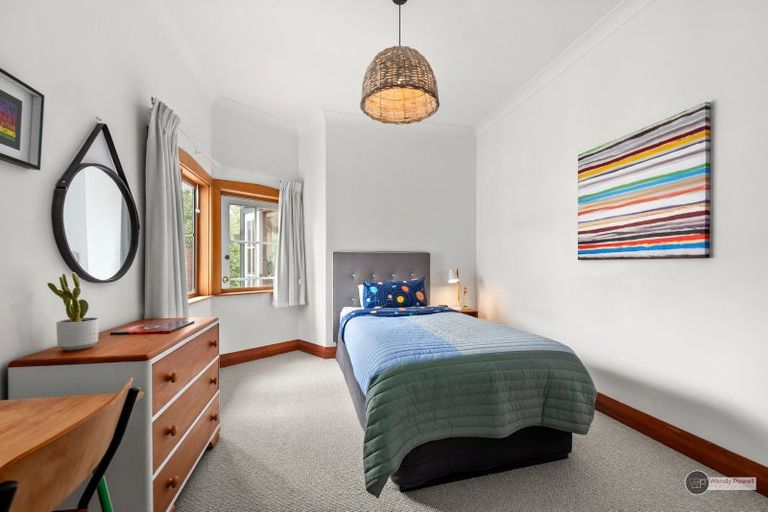 Photo of property in 28 Ludlam Crescent, Woburn, Lower Hutt, 5010