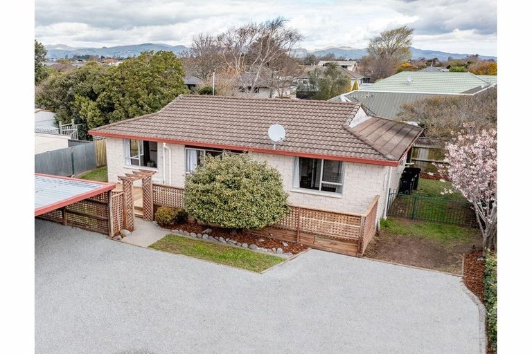 Photo of property in 2/126a Inwoods Close, Parklands, Christchurch, 8083