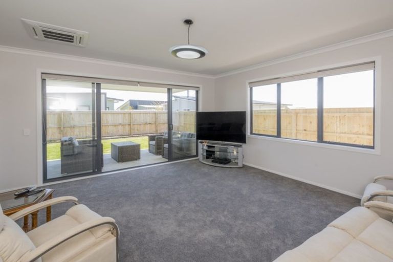 Photo of property in 12 Seagrass Place, Otaki Beach, Otaki, 5512