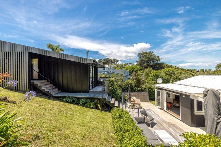 Photo of property in 70 Queens Drive, Oneroa, Waiheke Island, 1081