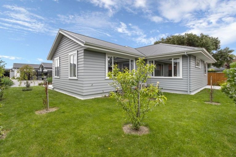 Photo of property in 16 West Place, Greenmeadows, Napier, 4112