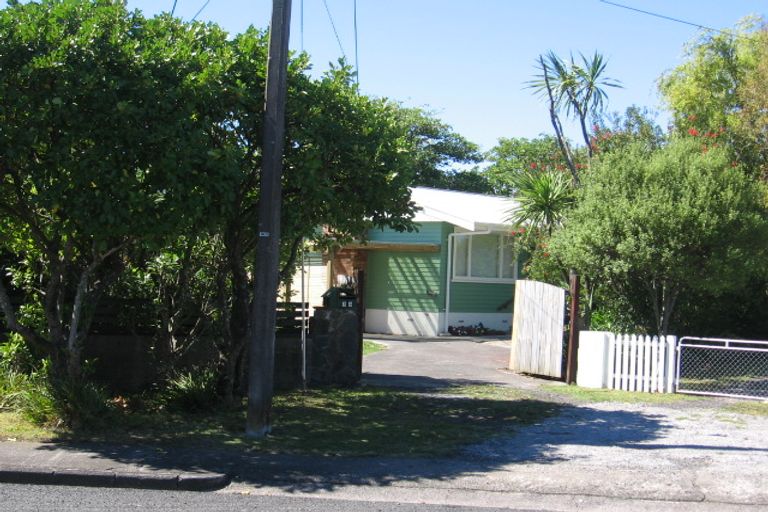 Photo of property in 84 Cobham Crescent, Kelston, Auckland, 0602