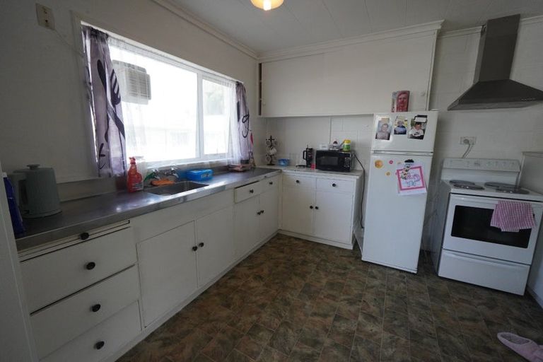 Photo of property in 3 Seddon Street, Takaro, Palmerston North, 4412