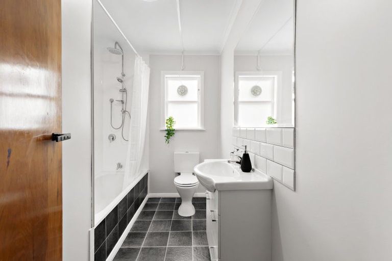 Photo of property in 15 East Street, Petone, Lower Hutt, 5012