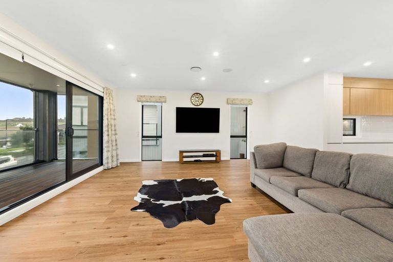 Photo of property in 19 Pacific Heights Road, Orewa, 0931