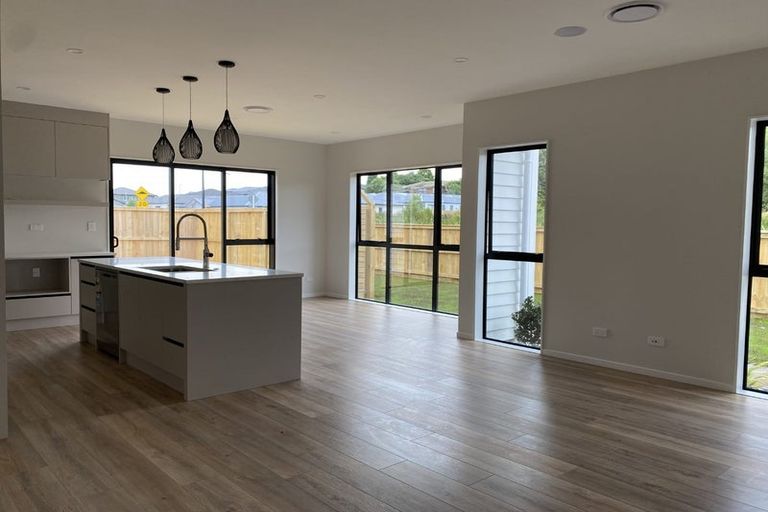 Photo of property in 28 Holcroft Street, Papakura, 2110