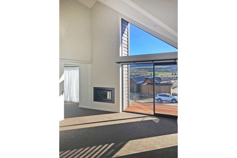 Photo of property in 8 Falconer Rise, Jacks Point, Queenstown, 9371