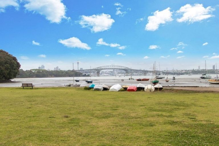 Photo of property in 4/30 Clarence Road, Northcote Point, Auckland, 0627