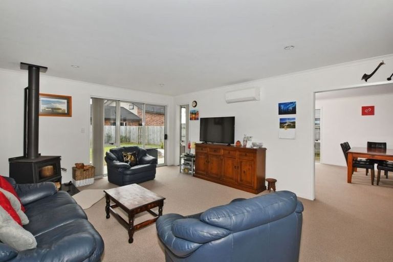 Photo of property in 14 O'farrell Drive, One Tree Point, 0118