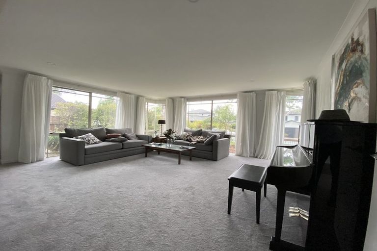 Photo of property in 4 English Oak Drive, Schnapper Rock, Auckland, 0632