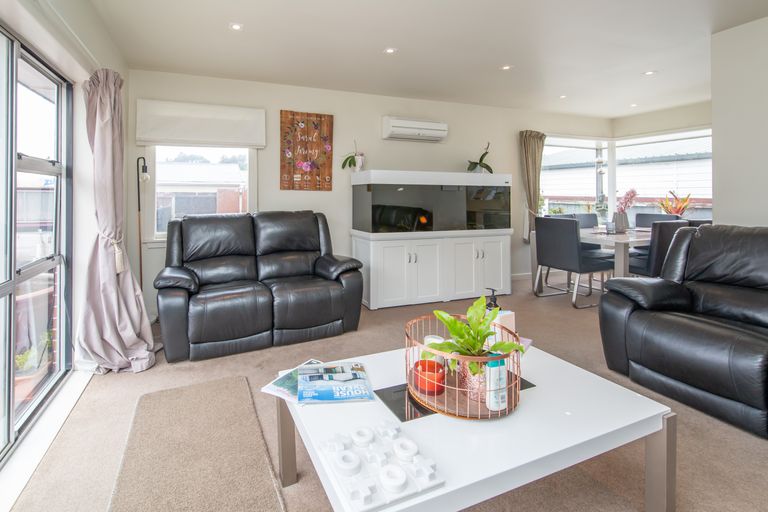 Photo of property in 4 Eglinton Street, Avondale, Christchurch, 8061